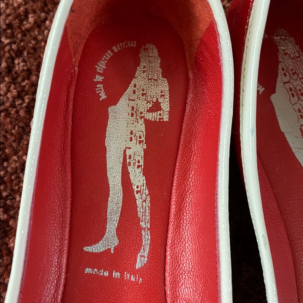 Red Flats - Picture 3 of 3